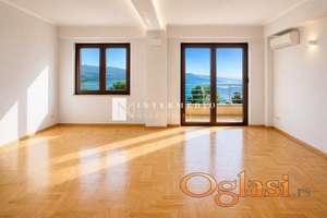 Prodaja stana u Igalu – prva linija do mora, ekskluzivna lokacija, pogled na more, garaža uključena u cijenu